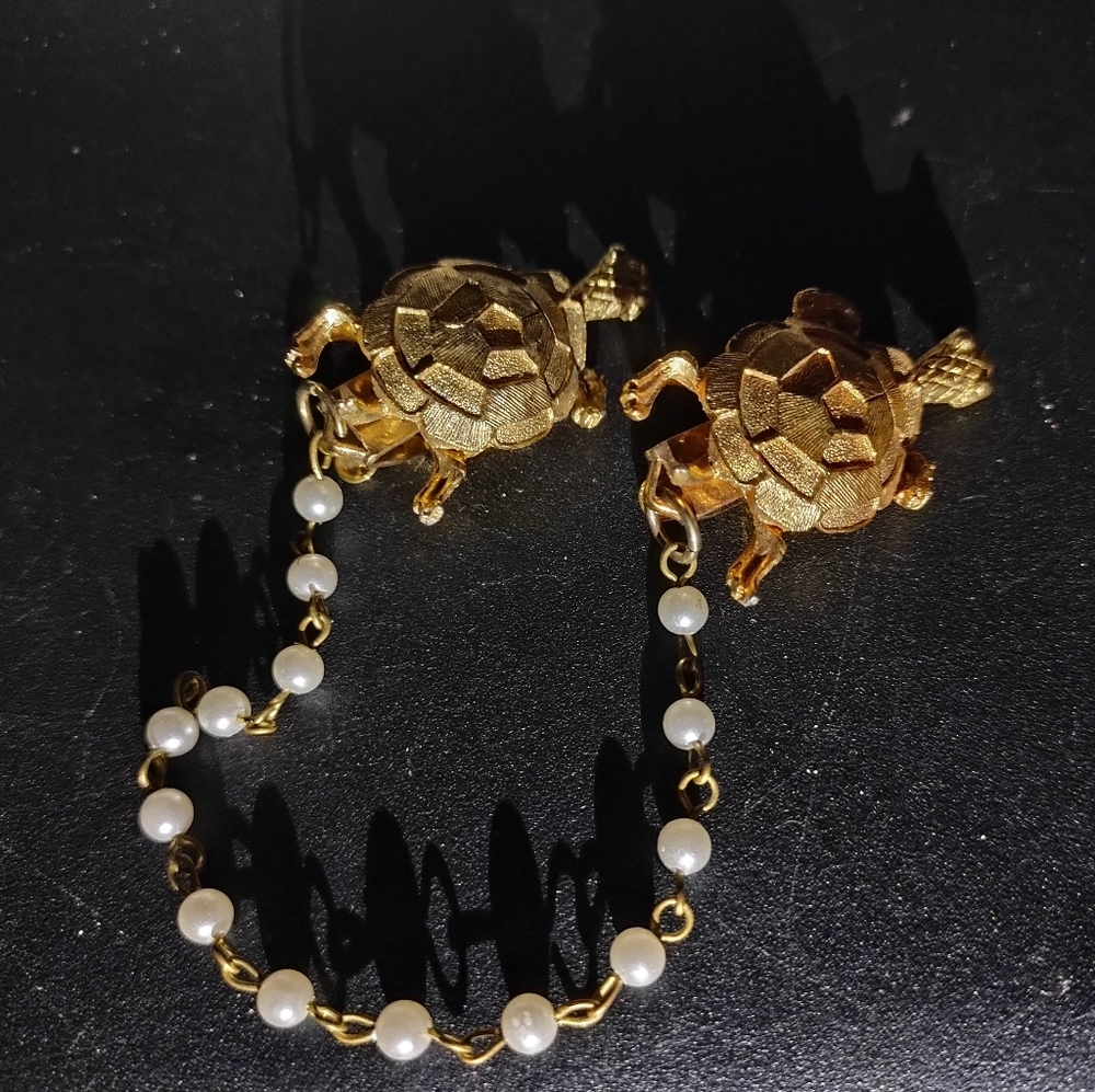 Gold Turtle Sweater Clip